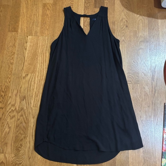 Black Gap V- neck Sleeveless Dress - Picture 6 of 10